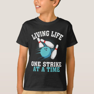 Camiseta Viviendo la vida divertida un strike a la vez rega