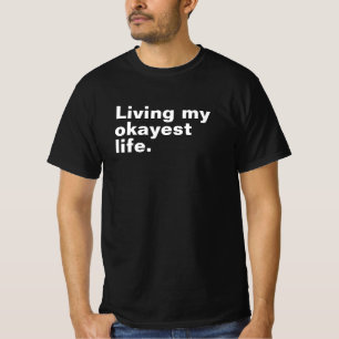 Camiseta Viviendo mi vida más cómoda. diseño de textos bási