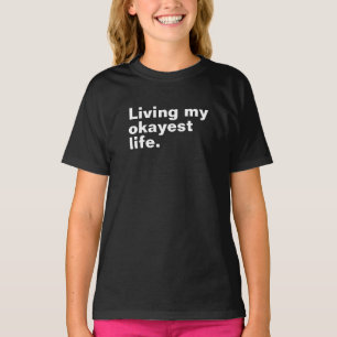 Camiseta Viviendo mi vida más cómoda. diseño de textos bási