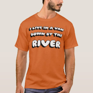 Camiseta Vivo en una furgoneta junto al río Cita divertida