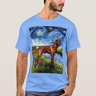 Camiseta Vizsla en River Bank Starry Night Dog Art de Aja13