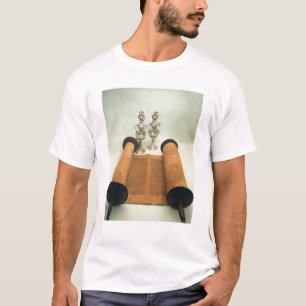 Camiseta Voluta de Torah con los finials de plata de la