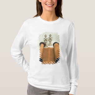 Camiseta Voluta de Torah con los finials de plata de la