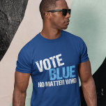 Camiseta Votar azul sin importar quién sea demócrata<br><div class="desc">Vota Azul No Importa Quién. Regalo del votante fiesta democrático de Guay con una graciosa cita política. El humor de los demócratas en las elecciones acerca de votar por demócratas sin voto y hacer a Estados Unidos liberal. Necesitamos a cualquiera que no sea un republicano en el cargo para las...</div>