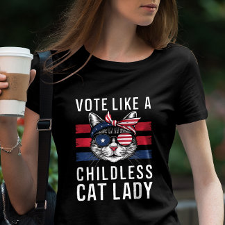 Camiseta Votar como un amante del gato sin hijos