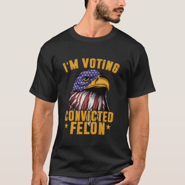 Camiseta Voto por el convicto Felon USA Flag Trump (Anverso)