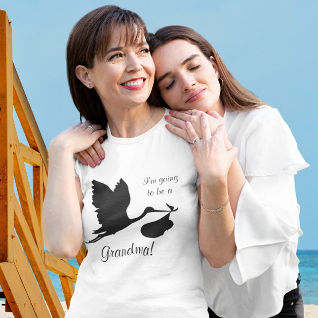 Camiseta Voy a ser una abuela negra. (I'm Going to be a Grandma Black Stork T-Shirt)