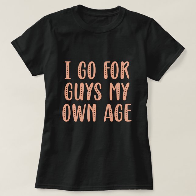 Camiseta Voy Por Los Chicos Mi Propia Edad (Diseño del anverso)