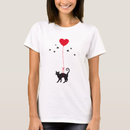 Camiseta vuelo del gato con el globo y los pájaros rojos