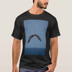 Camiseta Vuelo libre - águila pescadora elevándose sobre el