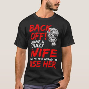Camiseta Vuelvo Tengo una esposa loca y no tengo miedo de