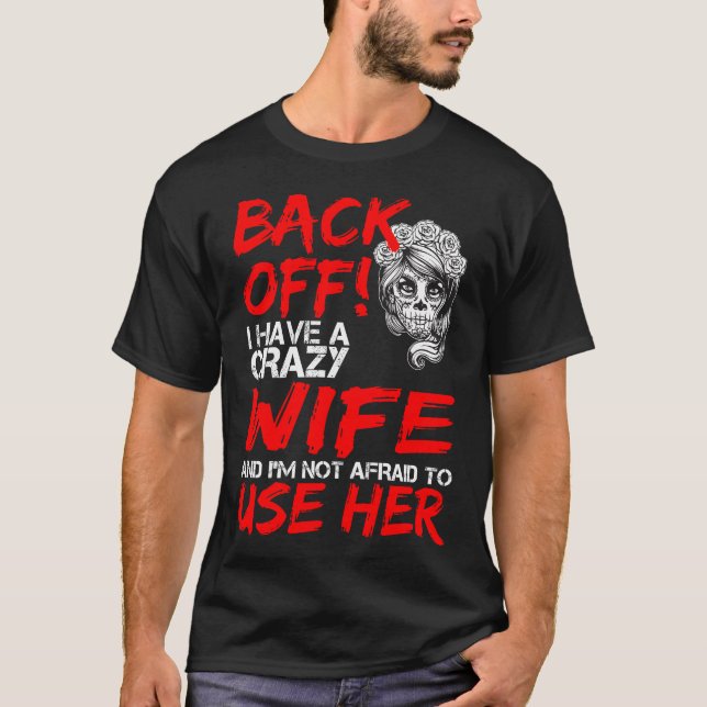 Camiseta Vuelvo Tengo una esposa loca y no tengo miedo de (Anverso)