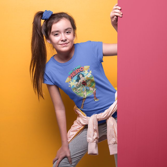 Camiseta W84 | Themyscira Wonoman Retro Comic Art (Kid wearing tshirt)