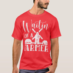 Camiseta Waiting For A Farmer Funny Farming Tractor Animals