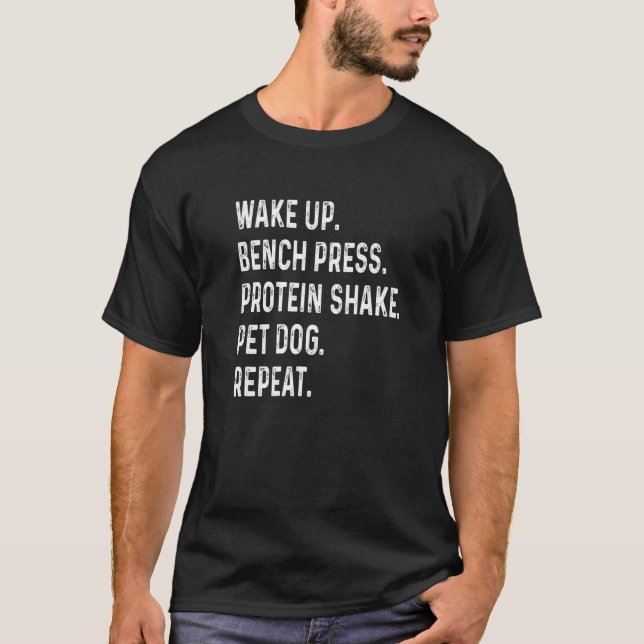 Camiseta Wake Up Bench Press Protein Agitar Mascota Dog Wei (Anverso)