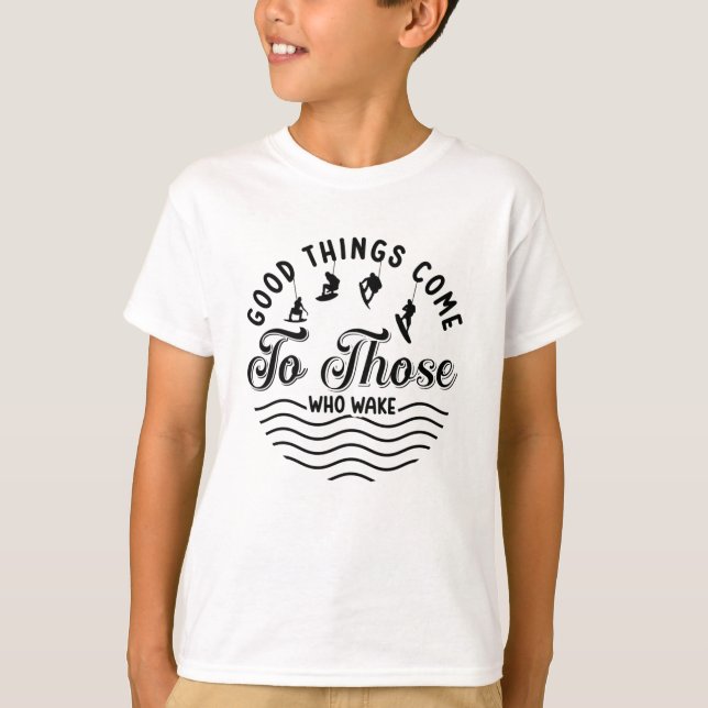 Camiseta Wakeboard Good Things Come Wakesurfing Wakeboarder (Anverso)