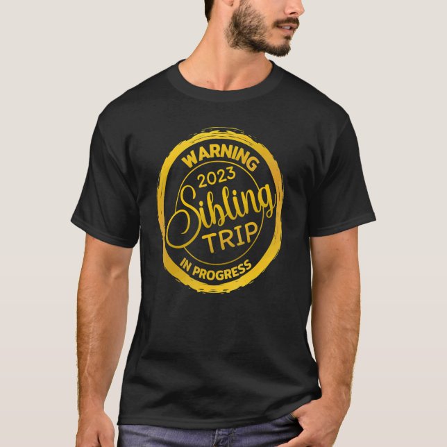 Camiseta Warning 2023 Sibling Trip in Progress for Family R (Anverso)