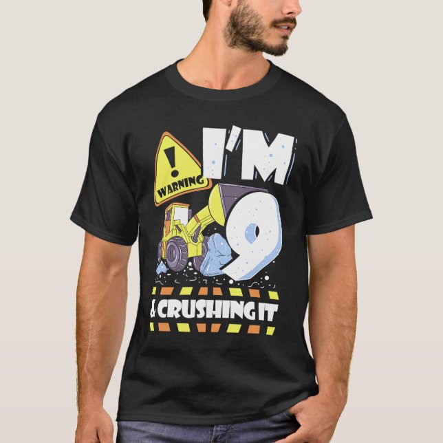Camiseta Warning I'm 9 And Crushing It 9th Birthday Constru (Anverso)