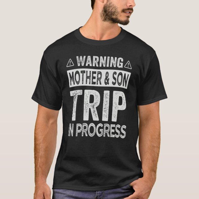 Camiseta Warning Mother Son Trip In Progress - Trip with Mo (Anverso)