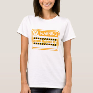 Camiseta Warning Someone Electric is Here Quote T-Shirt