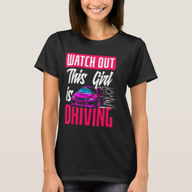 Camiseta Watch Out This Girl Is Driving Funny New Driver  (Anverso)