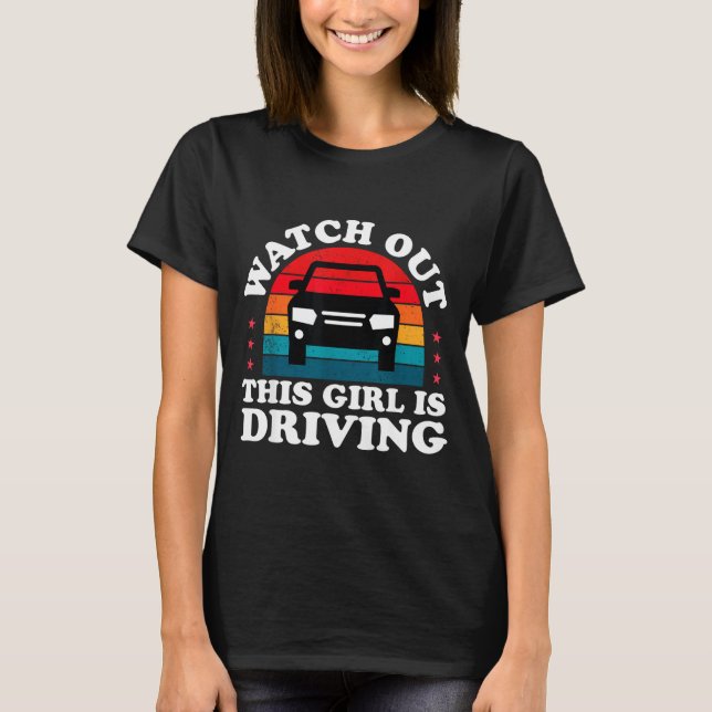 Camiseta Watch Out This Girl Is Driving Funny New Driver Gi (Anverso)