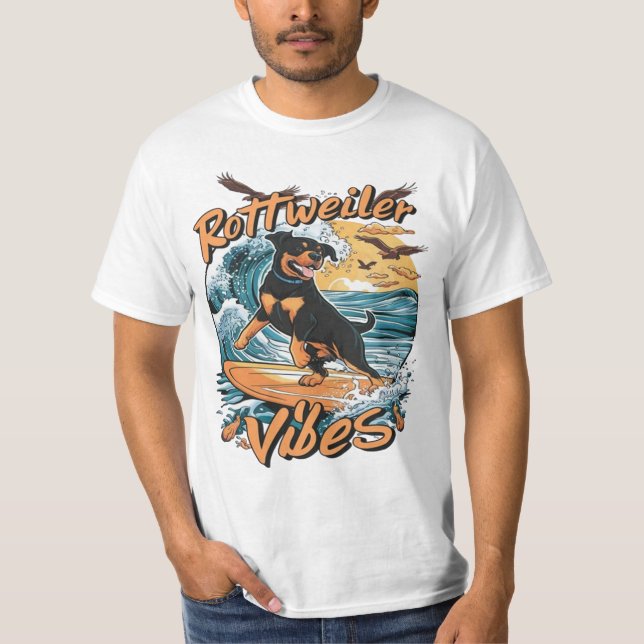 Camiseta Wave Rider Rottweiler Dog Surfing Adventure (Anverso)