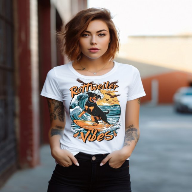 Camiseta Wave Rider Rottweiler Dog Surfing Adventure (Subido por el creador)