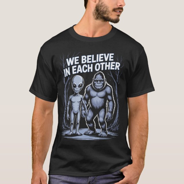 Camiseta We Believe An Another Alien Bigfoot Supernatural C (Anverso)