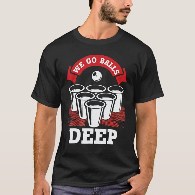Camiseta We Go Balls Deep Beer Pong College Drinking Party (Anverso)