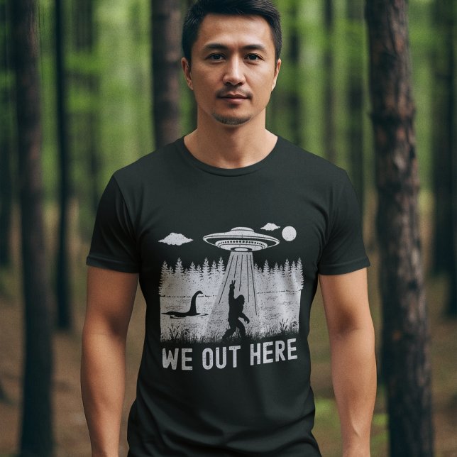 Camiseta We Out Here Big Foot, Ufo, Nessy (Subido por el creador)