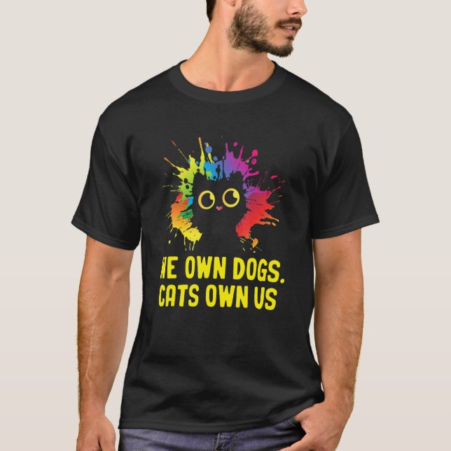 Camiseta We Own Dogs Cats Own Us Cat Lover Sayings Kitten Q (Anverso)