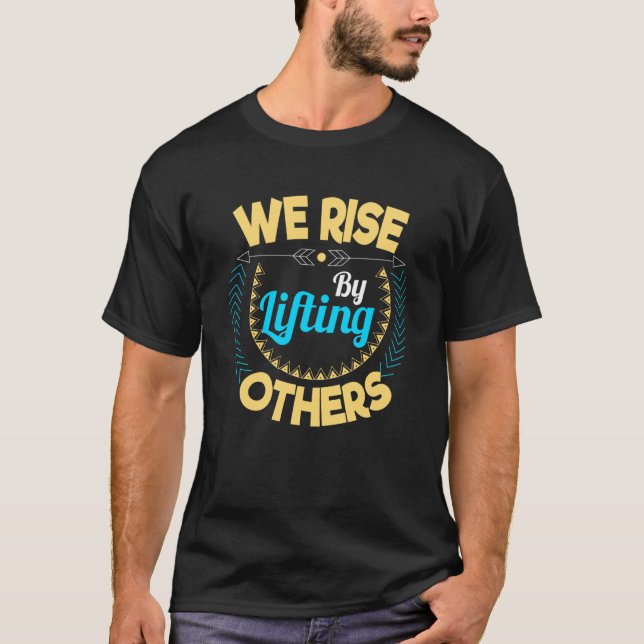 Camiseta We rise by lifting others Motivation and inspirati (Anverso)