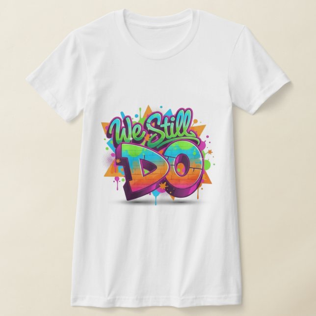 Camiseta "We Still Do" Bold Statement Graffiti T-Shirt  (Distribución)