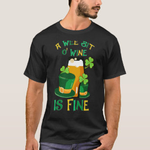 Camiseta Wee Bit O' Wine Is Fine St Patrick's Day