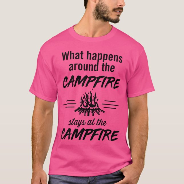 Camiseta What happens around the campfire stays at the camp (Anverso)
