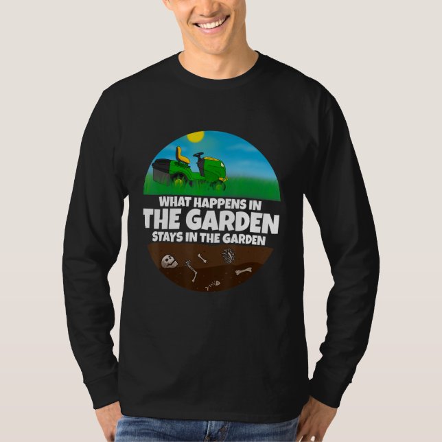 Camiseta What happens in the Garden I Gardener mowing machi (Anverso)