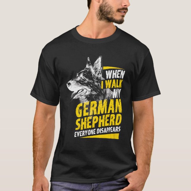 Camiseta When I Walk My German Shepherd Everyone Disappears (Anverso)