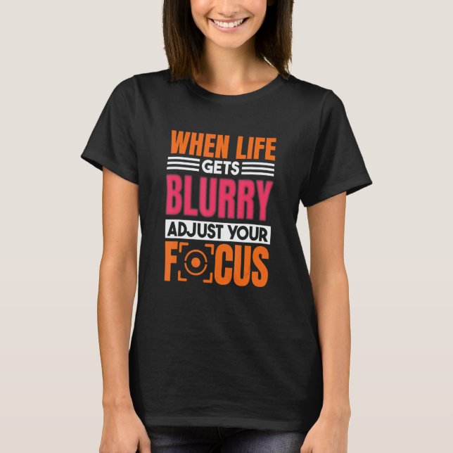 Camiseta When Life Gets Blurry Adjust Your Focus Photograph (Anverso)