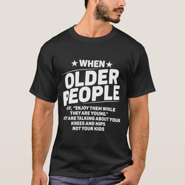 Camiseta When Older People Say Enjoy Them While They Are Yo (Anverso)