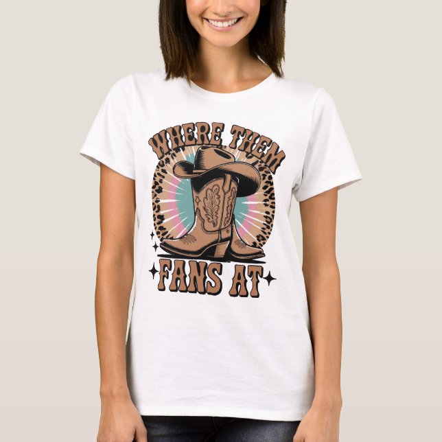 Camiseta Where Them Fans At – Cowgirl Boots Tie Dye Western (Anverso)