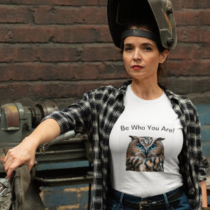 Camiseta Whimsical Blue Eyed Owl