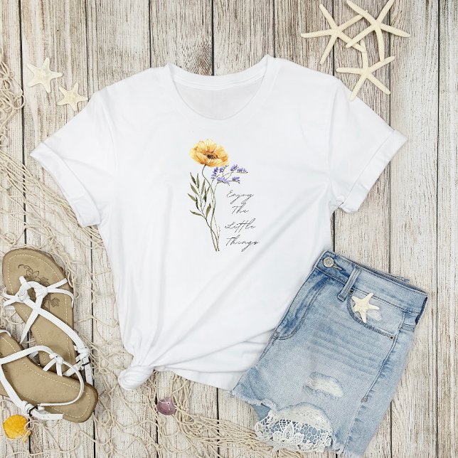 Camiseta Whimsical Flower & Enjoy The Little Things (Subido por el creador)