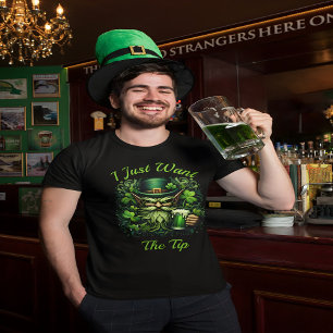 Camiseta Whimsical Leprechaun Tomando Una Cerveza Fría