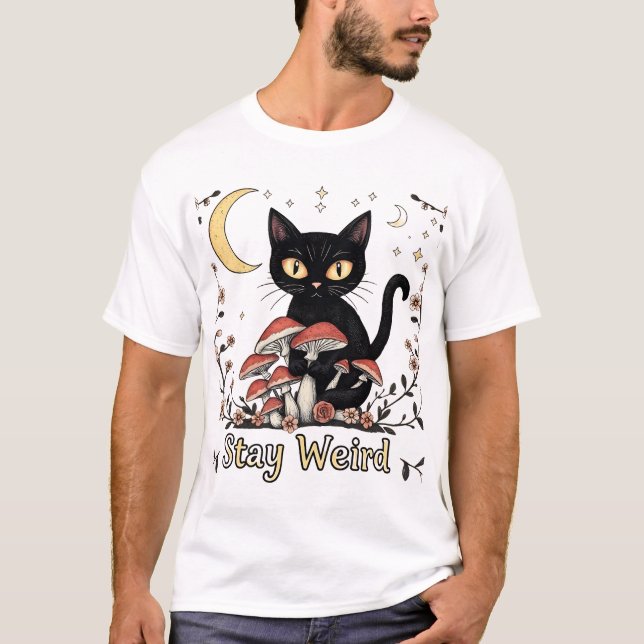 Camiseta Whimsical noir cat framed by red mushrooms and pal (Anverso)