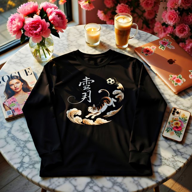 Camiseta Whimsical Soccer Cat - Playful & Stylish for Women (Subido por el creador)