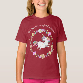 Camiseta Whimsical Unicornio dentro de una guerra