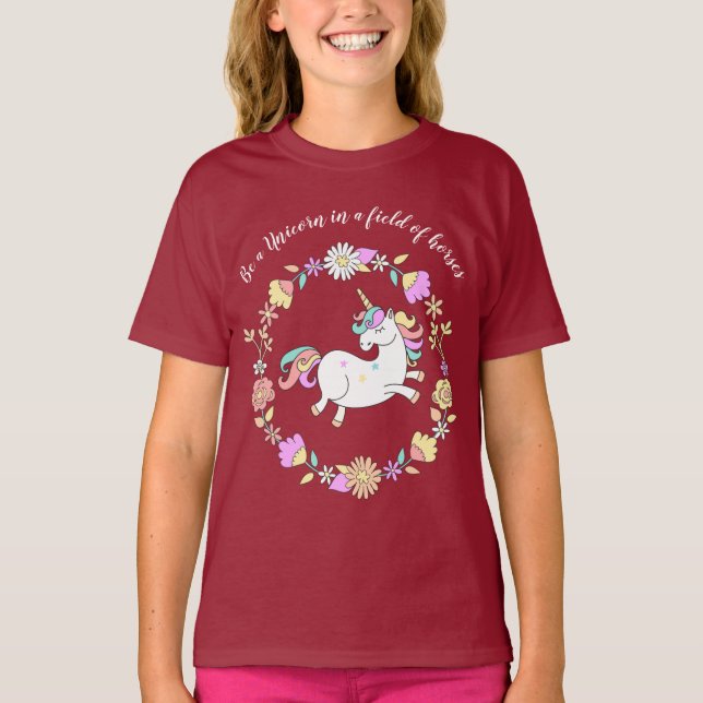 Camiseta Whimsical Unicornio dentro de una guerra (Anverso)
