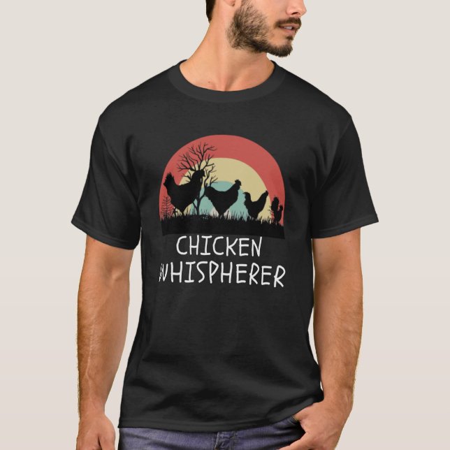 Camiseta Whisperer de pollo con retro Sunset Backyard Chick (Anverso)
