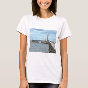 Camiseta Whitby en North Yorkshire, Inglaterra.
